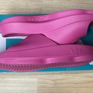 Diadem Court Slides Mens 8 Women’s 9.5 (Pink)