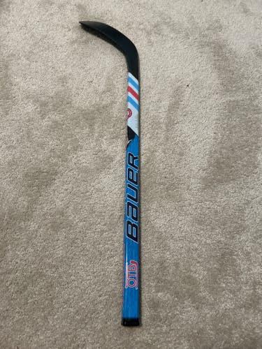 Youth Bauer Mystery Mini Right Handed Hockey Stick Less Than 30 Flex (Used)