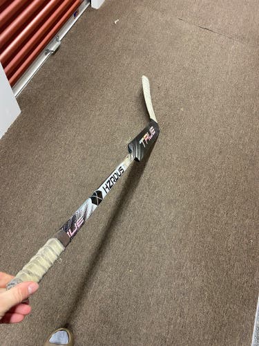 Junior Bauer TotalOne Right Handed Hockey Stick 55 Flex (Used)