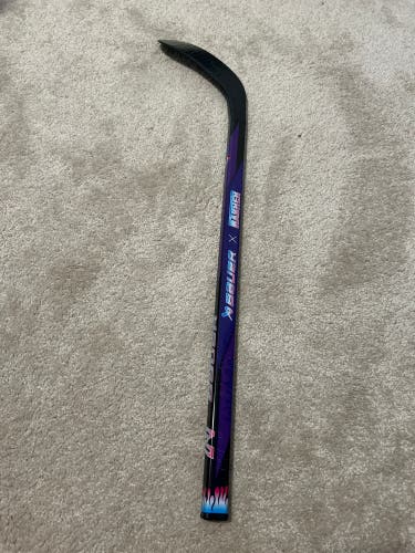 Youth Bauer Mystery Mini Right Handed Hockey Stick Less Than 30 Flex (Used)