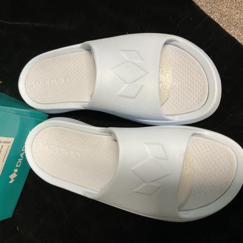 Diadem Court Slide Mens 7 Womens 8.5 (Arctic Mist)