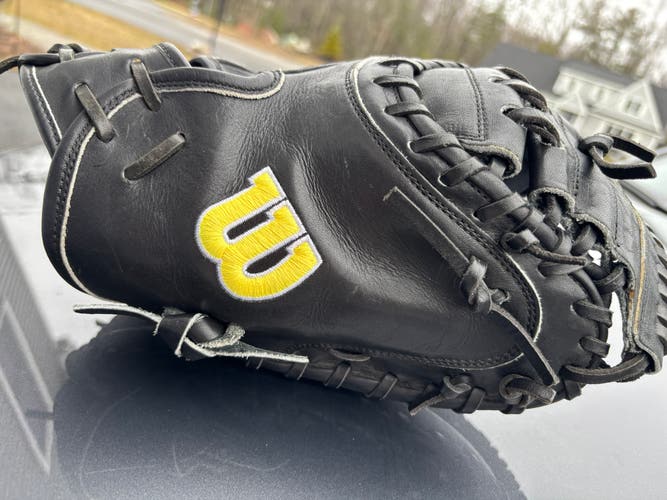 Wilson A2000 RH Catcher's Baseball Glove 33.5" (Used)