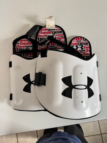 Adult Large Under Armour Rib Pad (Used)