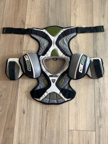 Medium/Large Youth Bauer Supreme 50 Shoulder Pads (Used)