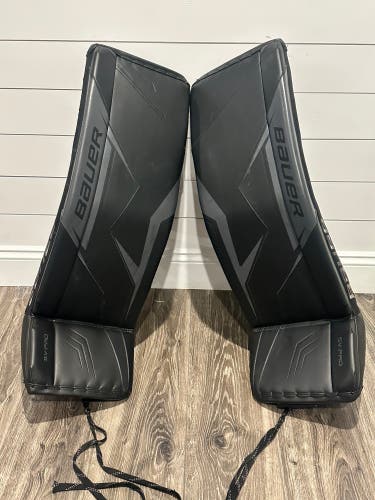 Medium 2025 Bauer Sv-Pro Goalie Leg Pads (Used)