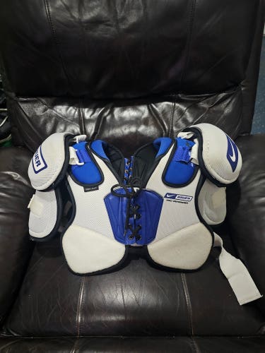 Medium Senior Bauer Pro Defender Shoulder Pads (Used)
