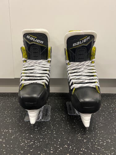 Bauer Supreme M30 Hockey Skates Extra Wide Width 8.5 (New)