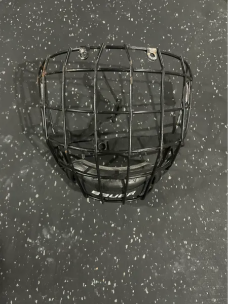 Medium Bauer Profile II Facemask Full Cage (Used)