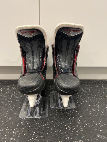 Bauer X5 pro Hockey Skates Extra Wide Width Size 2.5 (Used)