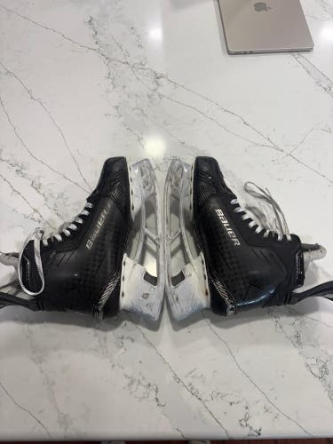 Black 2024 Bauer Supreme Shadow Hockey Skates Regular Width Pro Stock 8.5 (Used)