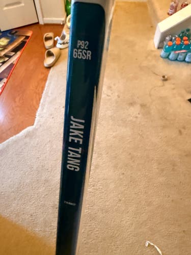 Senior Bauer Twitch * READ DESCRIPTION * Right Handed Hockey Stick P92 65 Flex (Used)