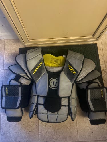 Medium 2021 Warrior Ritual X3E Goalie Chest Protector (Used)