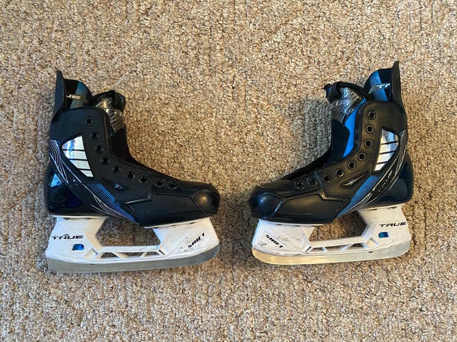 Black True TF7 Hockey Skates Regular Width Size 3.5 (Used)
