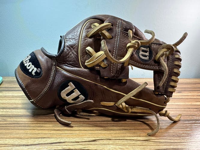 Wilson A1000 RH Baseball Glove 11.5" (Used)