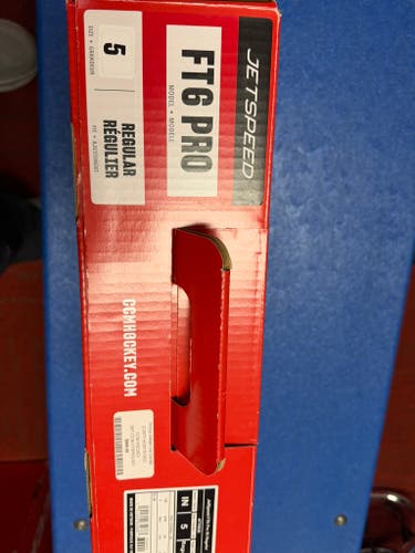 *BRAND NEW- PROSHOP SALE* CCM JetSpeed FT6 Pro Hockey Skates SIZE 5 (New)