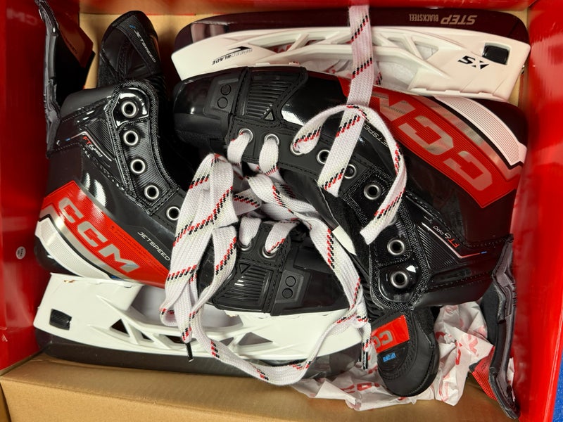 *BRAND NEW- PROSHOP SALE* CCM JetSpeed FT6 Pro Hockey Skates SIZE 4 (New)