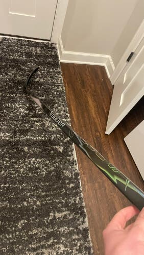 Intermediate Bauer Vapor Flylite Left Hand Hockey Stick 70 Flex (New)