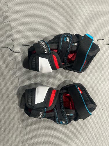 Junior Medium CCM JetSpeed FT680 Elbow Pads (Used)