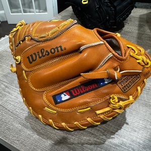 Wilson A2575 RH Catcher's Baseball Glove 32.5" (Used)
