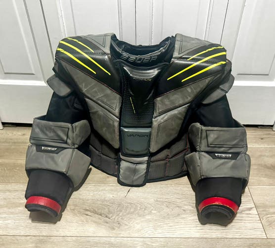Large 2021 Bauer Hyperlite Goalie Chest Protector (Used)