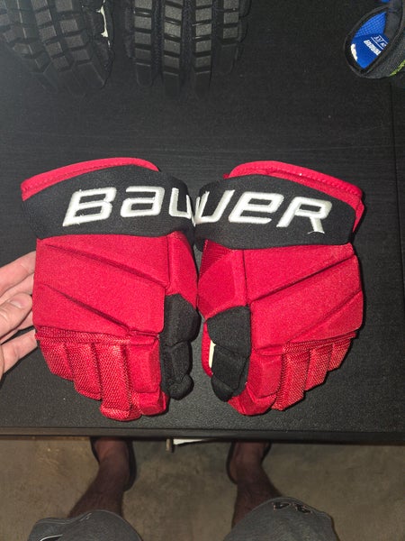 Carolina Hurricanes Orlov Bauer Vapor Hyperlite Gloves 14" (used)