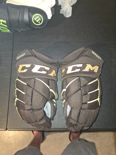 Hershey Bears CCM Jetspeed Gloves 14" (used)