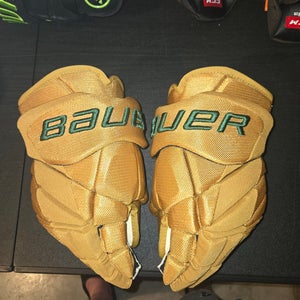 Dallas Stars Winter Classic Seguin Bauer Vapor Hyperlite Gloves 14" 14" (used)