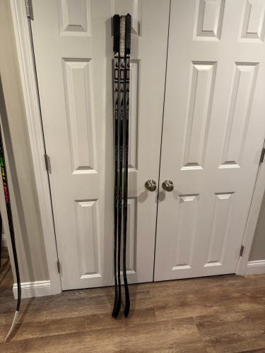 Senior Bauer Vapor Hyperlite 2 Left Hand Hockey Stick Toe Pattern 87 Flex (Used)