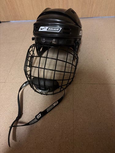 Large Bauer 1500 Helmet (Used)