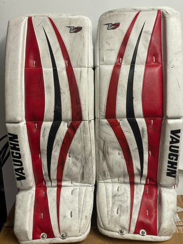 Used Vaughn Velocity 7 JR VR Goalie Leg Pads 26” +2”