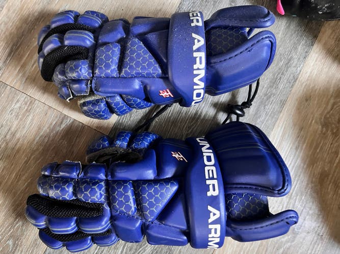 Under Armour Command Pro Goalie Gloves (Used) Medium