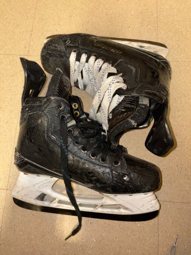 Black 2022 Bauer Supreme Mach Hockey Skates Size 5.5 (Used)