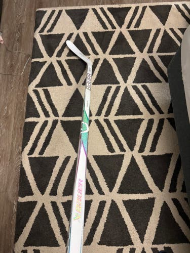 Senior Bauer Proto2 Left Hand Hockey Stick P28M 82 Flex Pro Stock (Used)