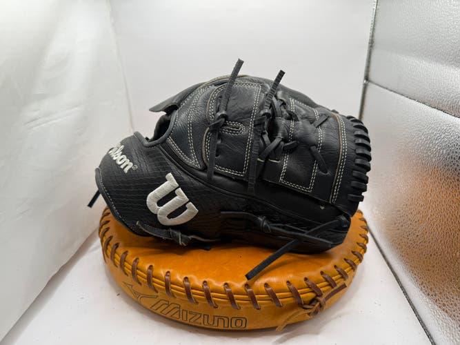 Pitcher's RH Wilson A2K B2 Baseball Glove 12" (Used)