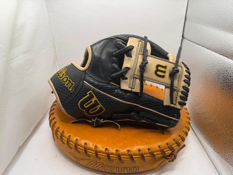 Infield RH Wilson A2000 KBH13 Baseball Glove 11.75" (Used)