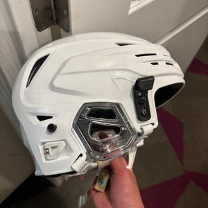 Medium Bauer Re-Akt 85 Helmet (Used)