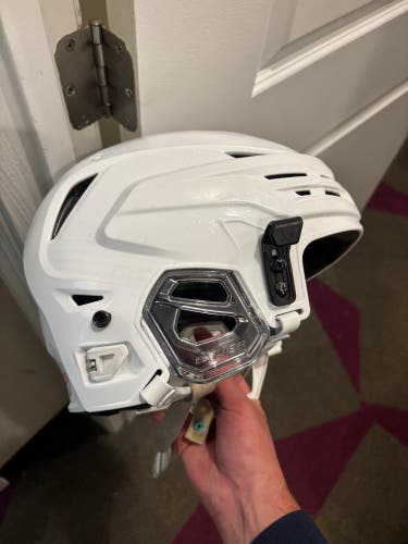 Medium Bauer Re-Akt 85 Helmet (Used)