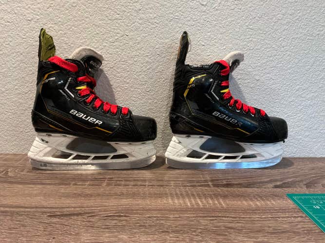 Black/Yellow Bauer Supreme M5 Pro Hockey Skates Regular Width 13.5 (Used)