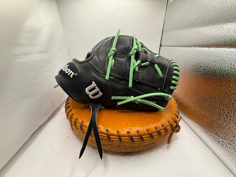 Pitcher's RH Wilson A2K B212 Baseball Glove 12" (Used)