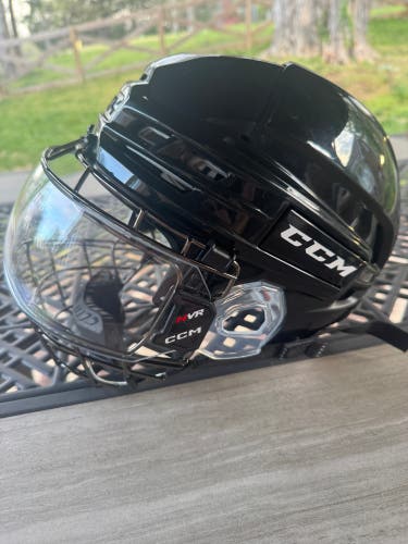 Medium CCM Tacks 910 Helmet (New)