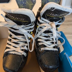 Size 3 fit D Bauer Supreme M40