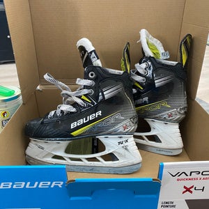 2023 Bauer Vapor X4 Hockey Skates Regular Width Size 2 (Used)