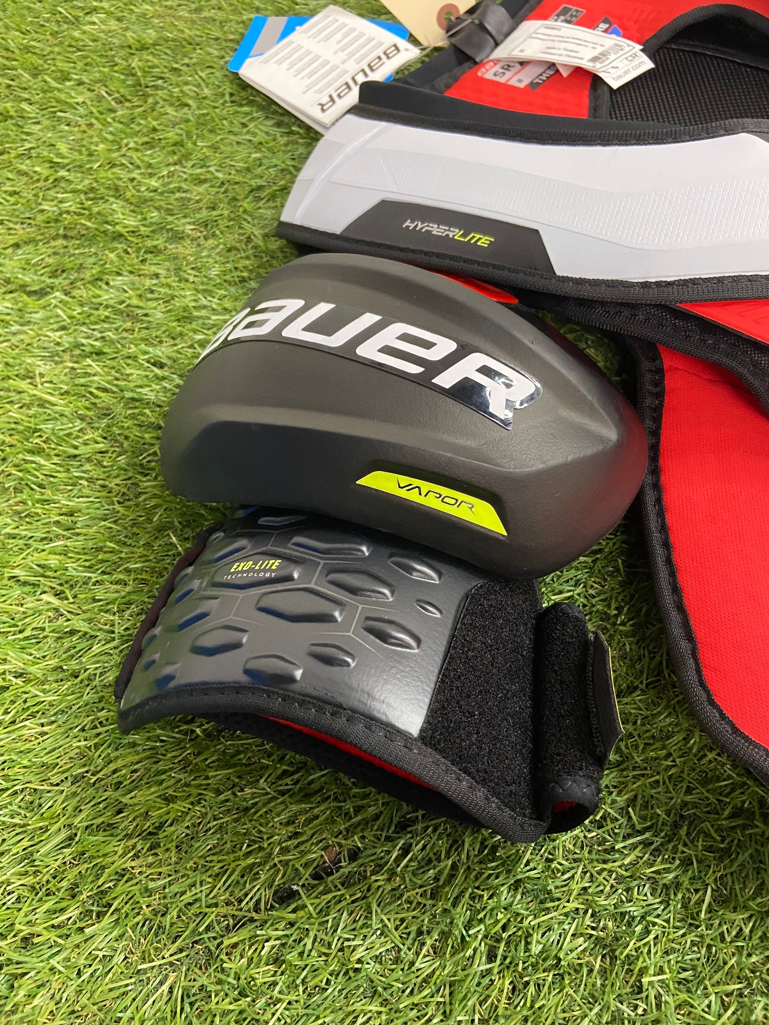 New Bauer Vapor Hyperlite Shoulder Pads | Senior Extra Large 