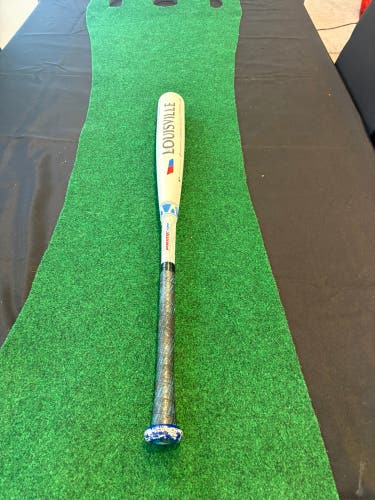 Baseball Bat: Louisville Slugger Bat (-3) 28 oz 31" (Used)