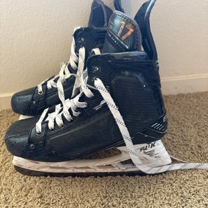 Black 2022 Bauer Supreme Mach Hockey Skates Regular Width Pro Stock 8.5 (Used)