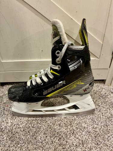 Bauer Vapor X4 Hockey Skates Regular Width Junior Size 2.5 (Used - 10 ice times, great condition)