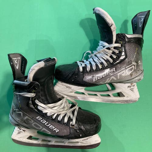 Senior Bauer Vapor Hyperlite Hockey Skates | Size 9.5 Fit 2