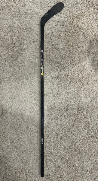 **USED ONCE** Senior CCM Ribcor Trigger 9 Pro Right Handed Hockey Stick P28 85 Flex