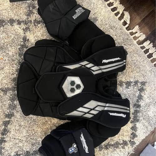 Small / Medium Vaughn V8 Pro Carbon Goalie Chest Protector (New)