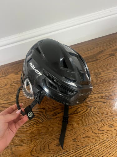 Medium Bauer Re-Akt 150 Helmet (used)